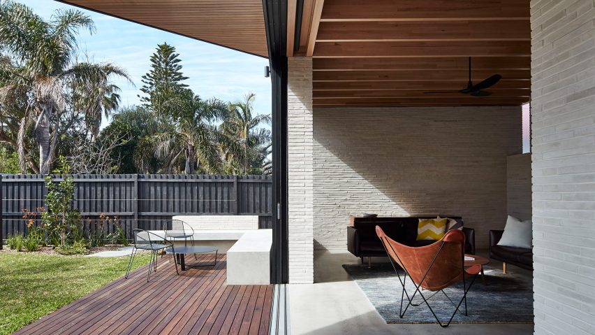 Brick House by Andrew Burges Architects
