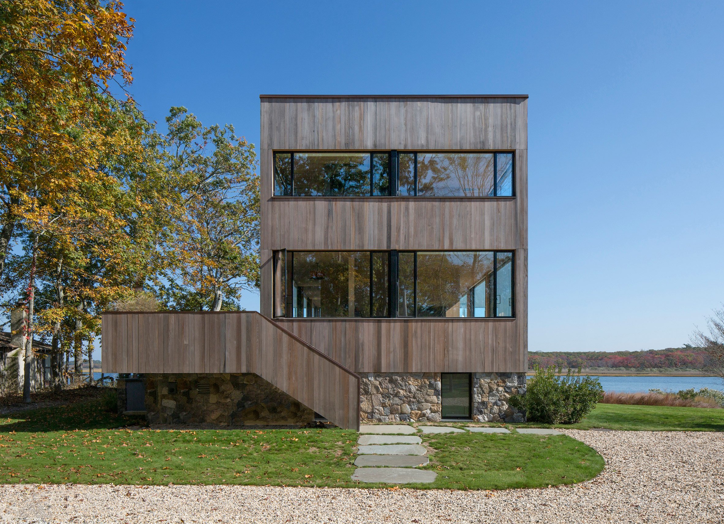 Cary Tamarkin constructs Island Creek home in the Hamptons with local materials