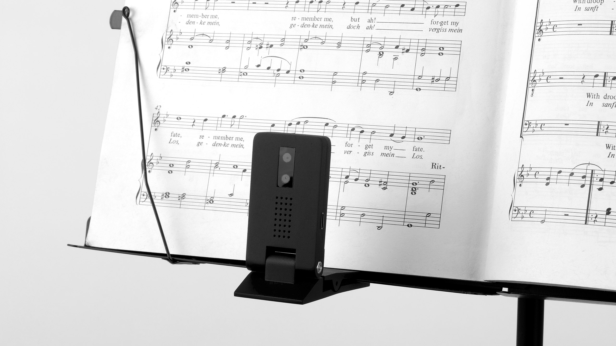 Musician's Mirror uses instant feedback to alert performers to bad posture