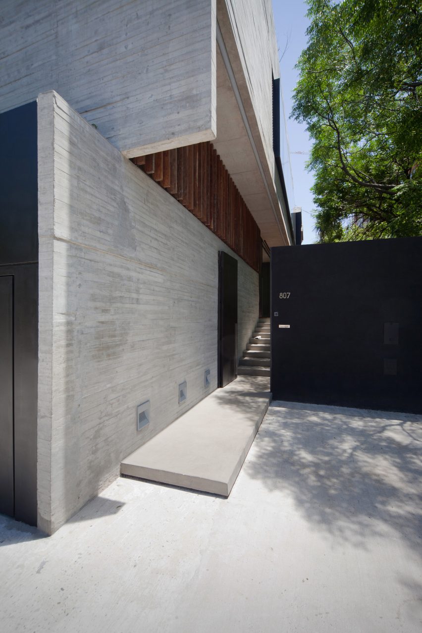 Architecture firm Dieguez Fridman designs concrete Corner House in Buenos Aires