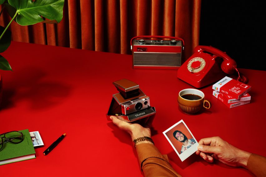 Polaroid Originals is a new company that is releasing a new analogue instant camera, the Polaroid OneStep 2.
