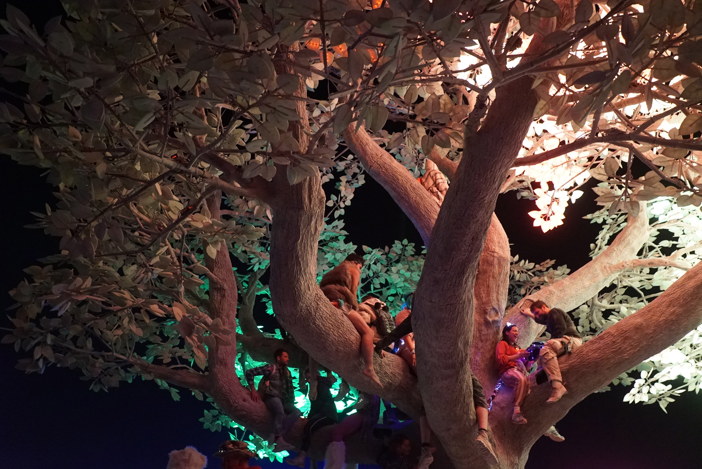 Studio Drift's Tree of Ténéré responds to Burning Man attendees with light patterns