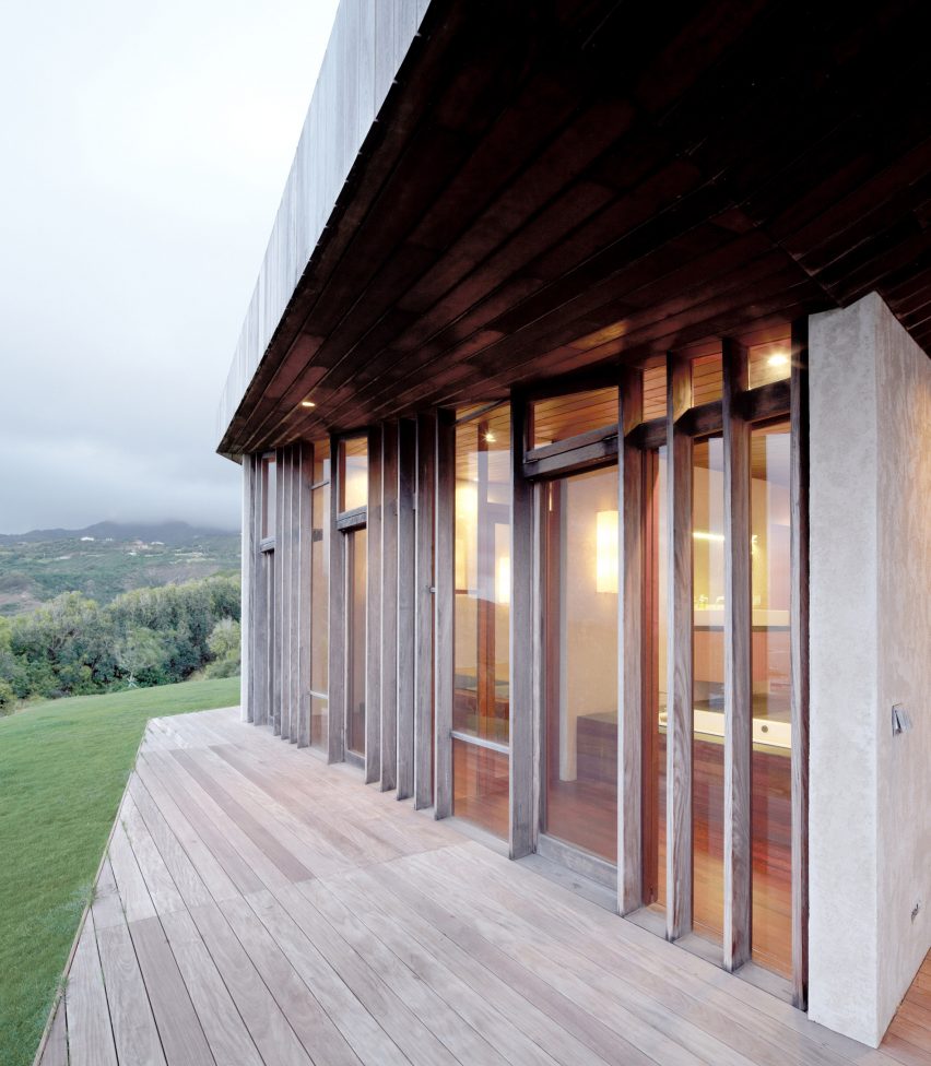 Clifftop House Maui by Dekleva Gregoric Architects