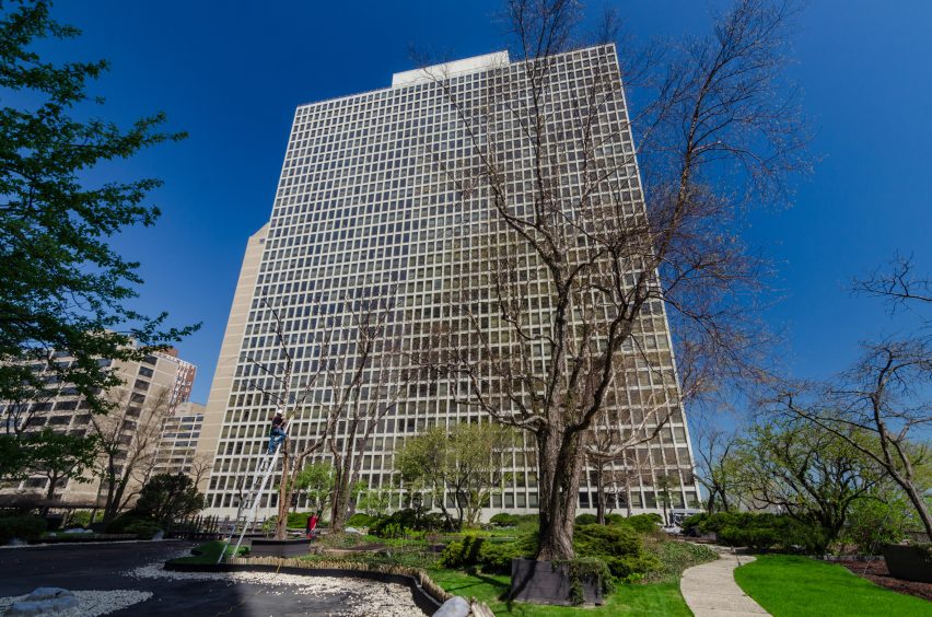 Regents Park Apartments by Dubin, Dubin, Black & Moutoussamy for Open House Chicago