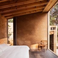 Taller Hector Barroso uses clay render to help weekend homes blend in with their forest setting