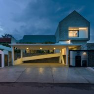 Knikno House by Fabian Tan Architect