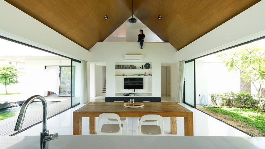 Knikno House by Fabian Tan Architect