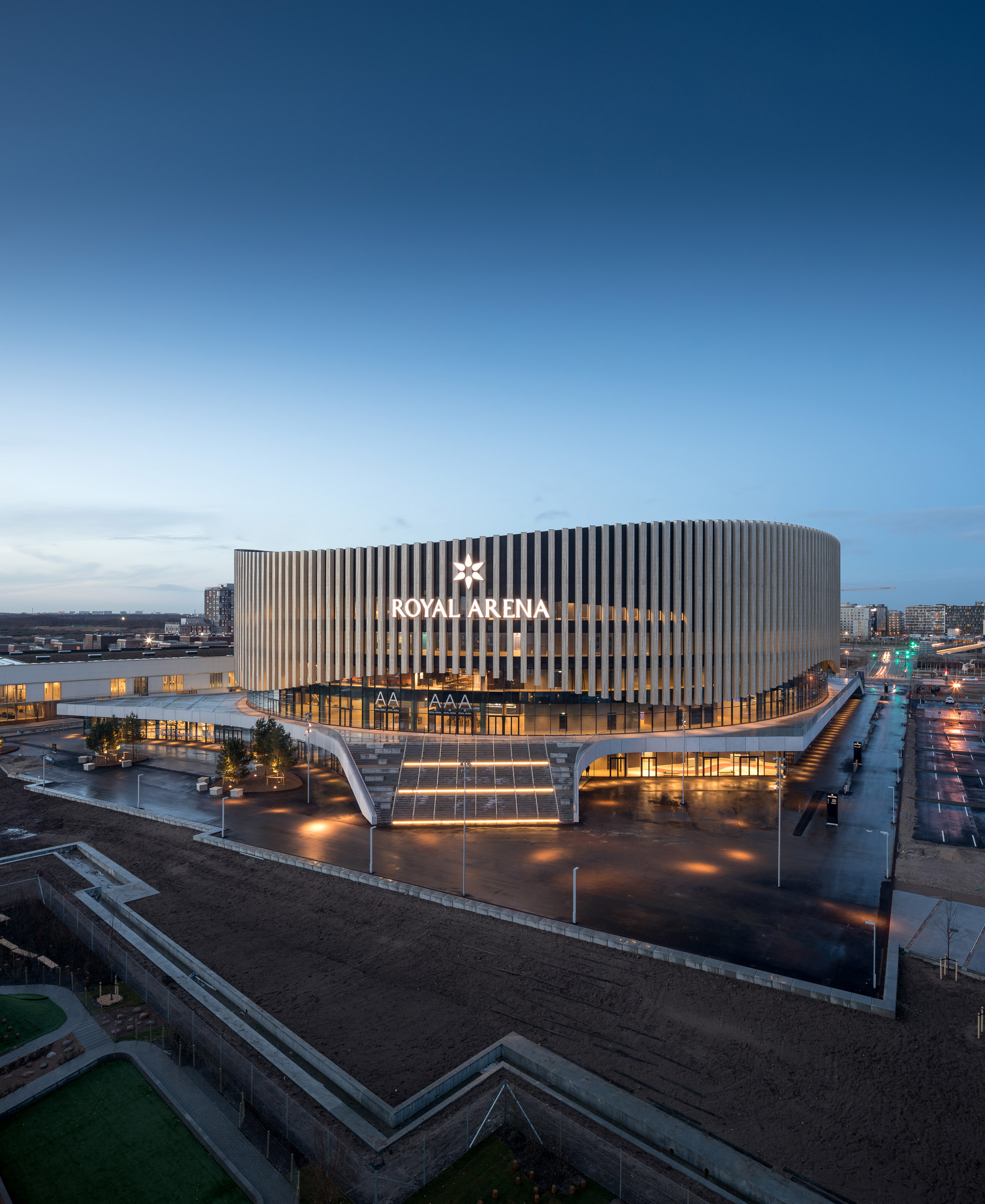 Tilhører ubemandede overholdelse 3XN's Royal Arena features an undulating wooden facade