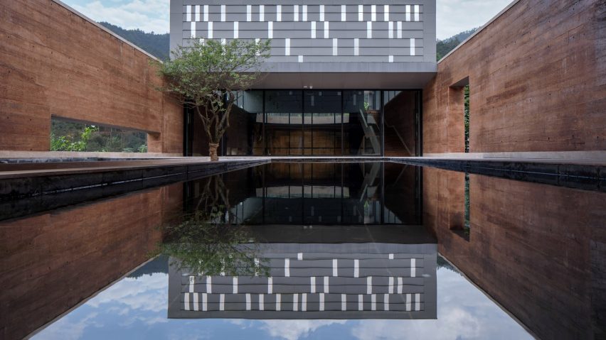 DL Atelier completes Chinese museum featuring rammed-earth walls and reflecting pools