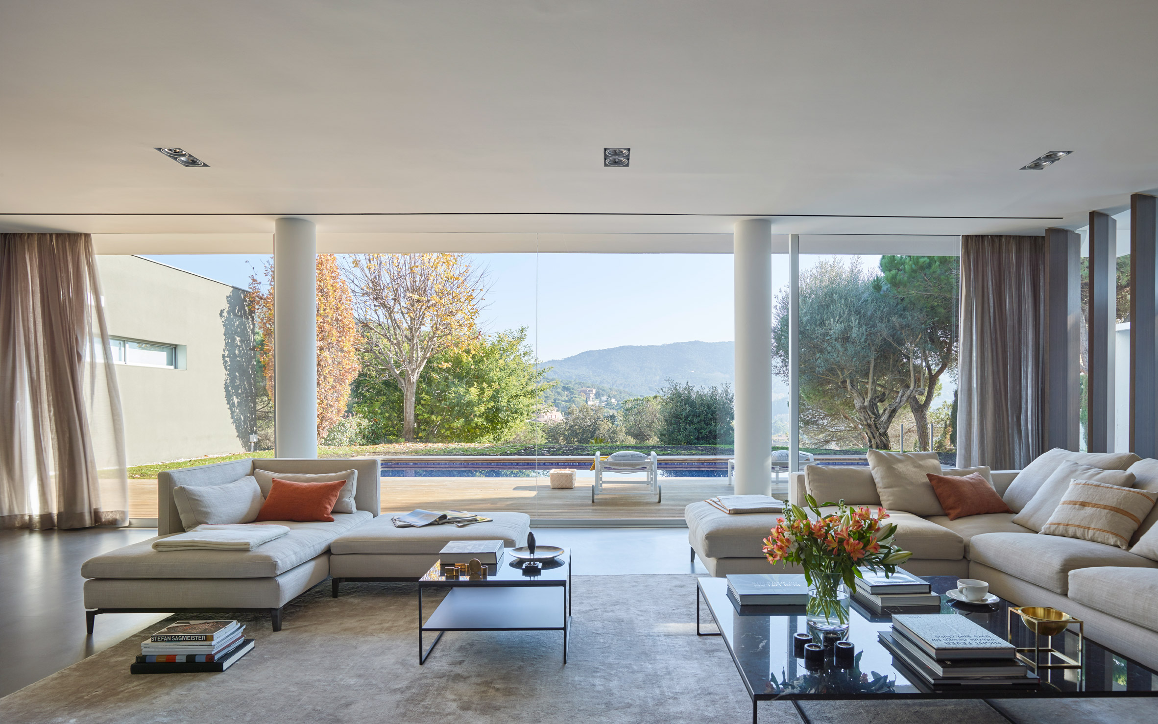 Spanish holiday home by YLAB Arquitectos frames coastal mountain views