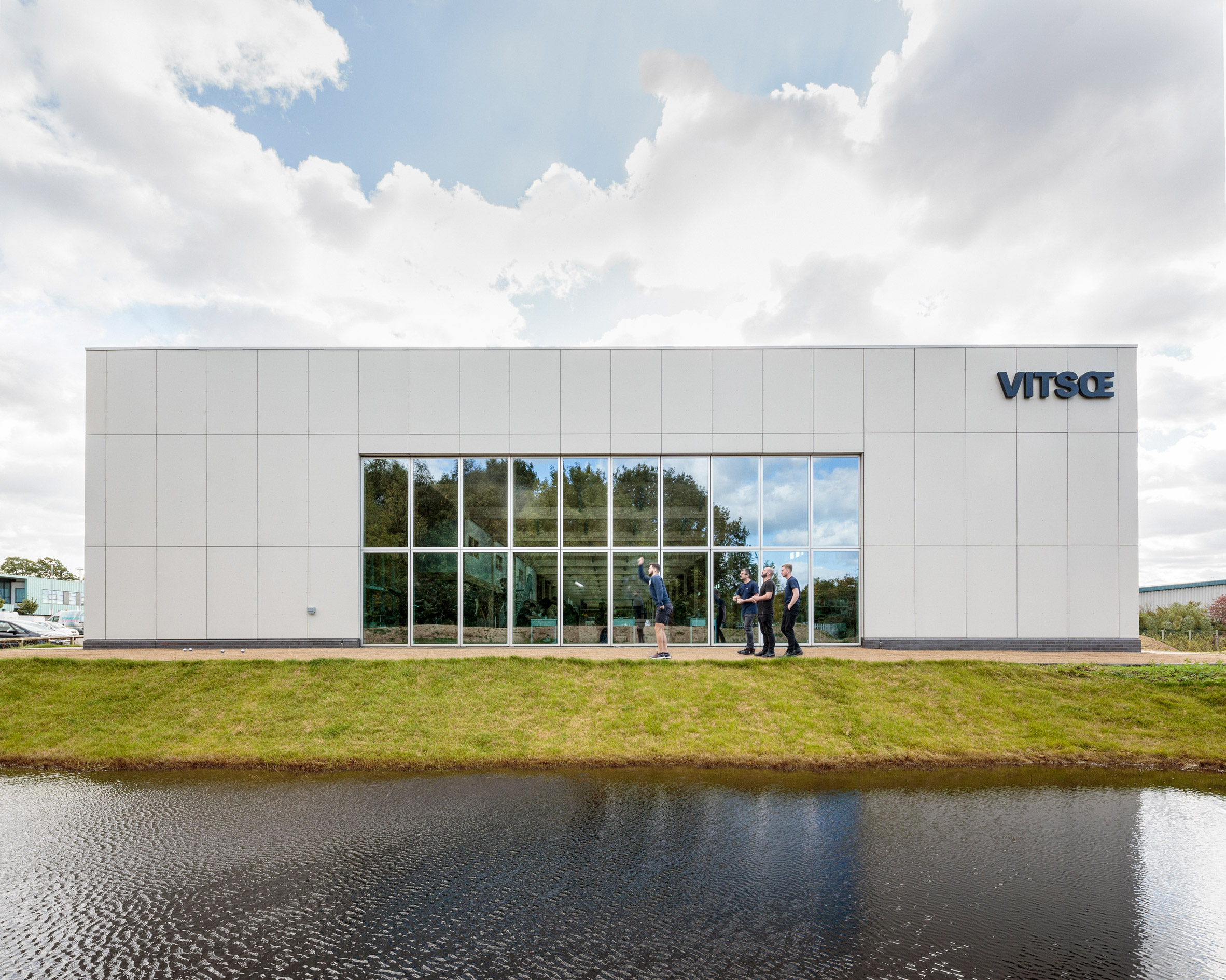 British furniture brand Vitsœ has opened a new headquarters and production facility in the English town of Royal Leamington Spa, featuring a saw-toothed roof and modular construction that means it can be easily updated.