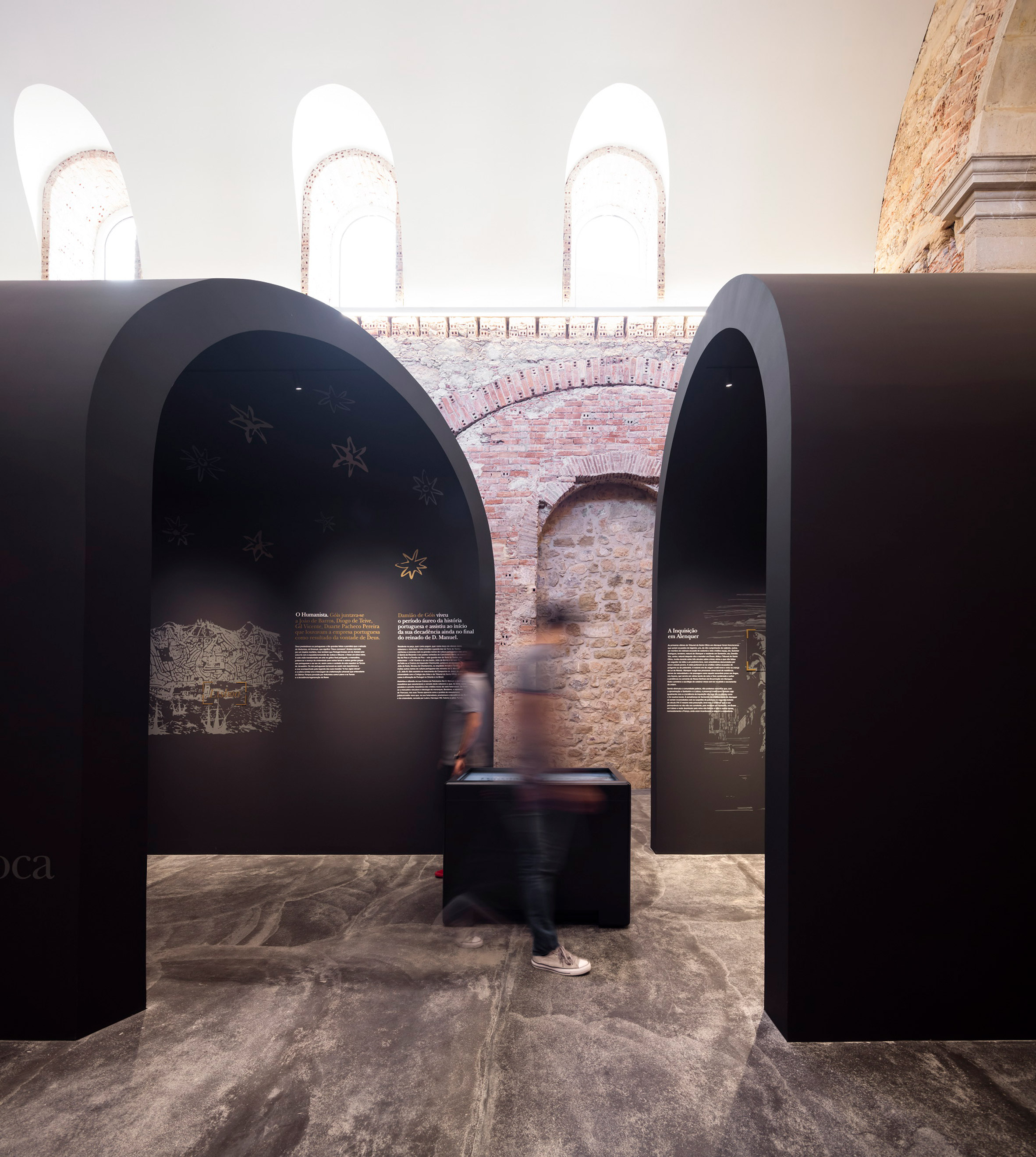 This restored church in Alenquer, central Portugal has been repurposed by Spaceworkers to include an arched exhibition space that commemorates the life and historical legacy of Portuguese philosopher and scholar Damião de Gois.