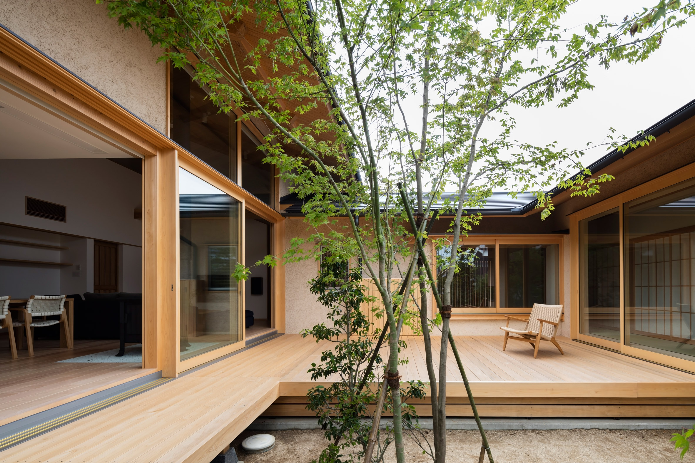 Hiiragi s House Is A Japanese Home Arranged Around A Courtyard And Old 