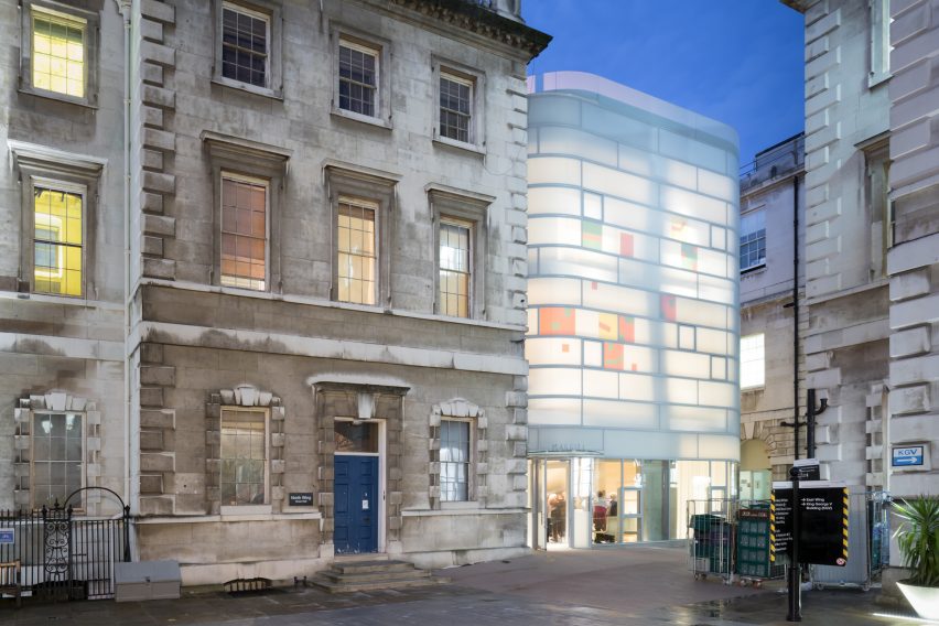 Steven Holl Completes Luminous Maggie S Centre Next To Britain S