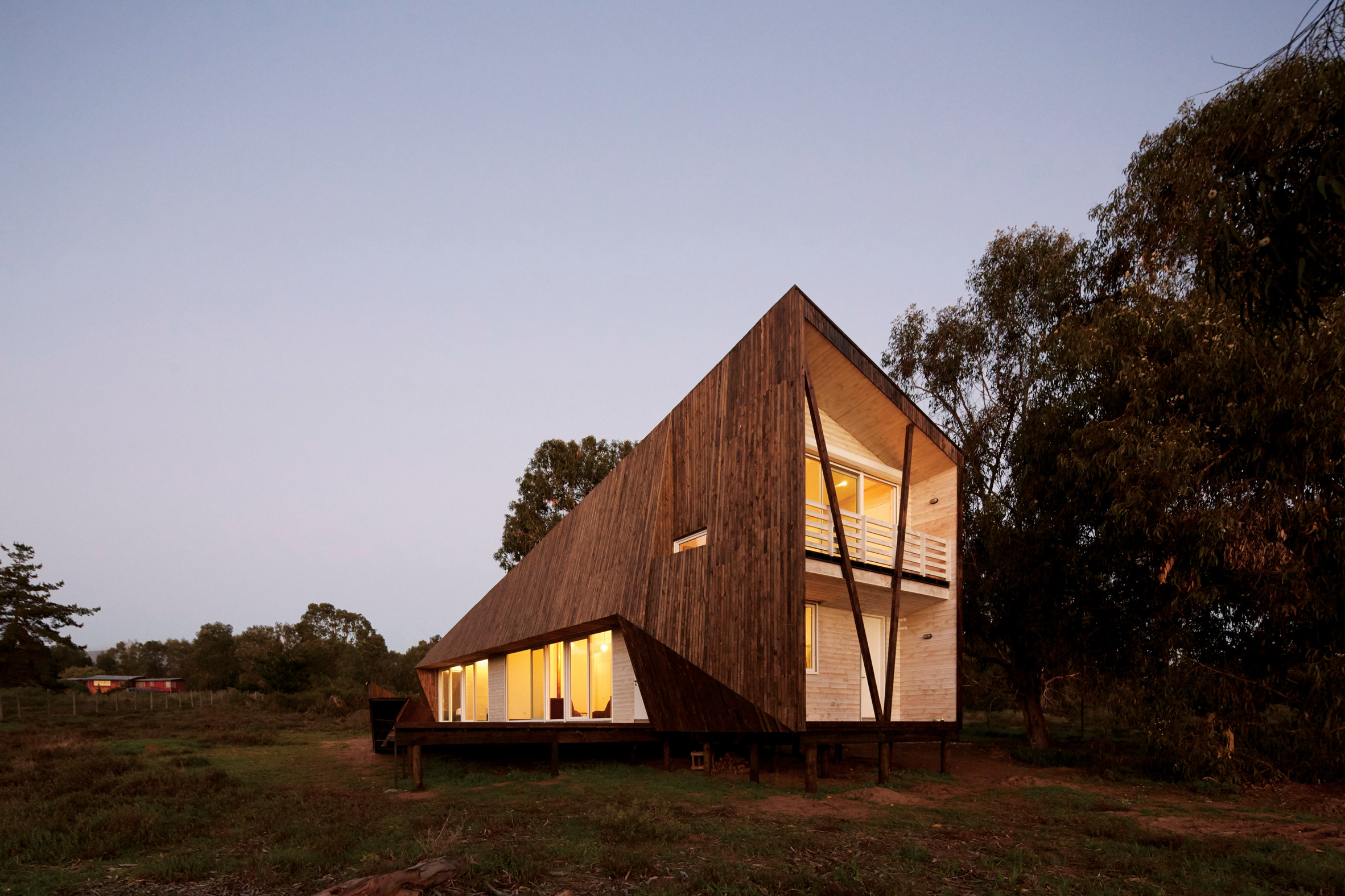 Faceted house by Vero?nica Arcos sits in a Chilean forest clearing