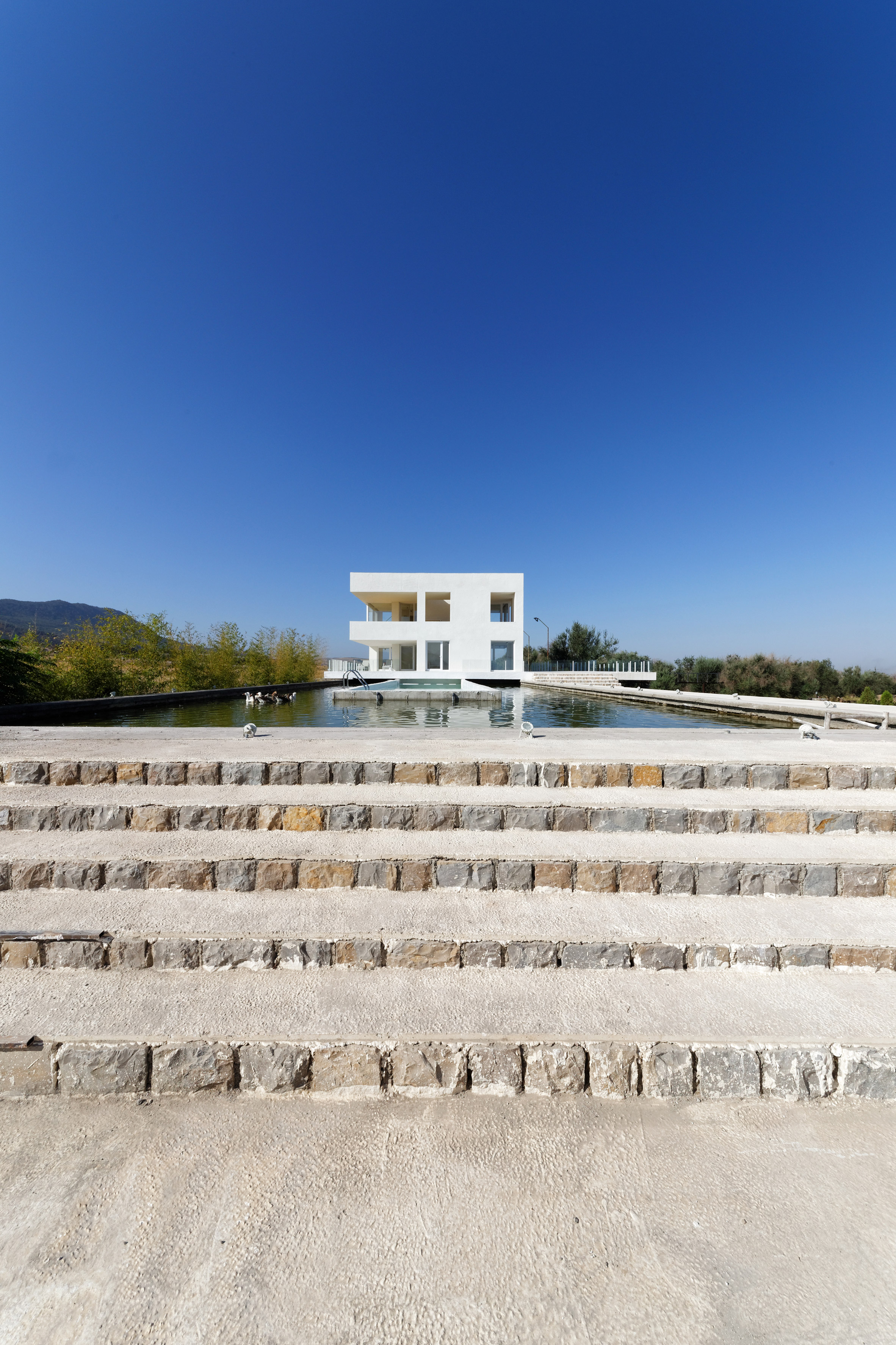 Villa Cheshm Cheran by ZAV Architects