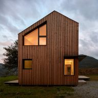 This week's Dezeen Mail features a prefab Spanish house and an avocado-cutting tool