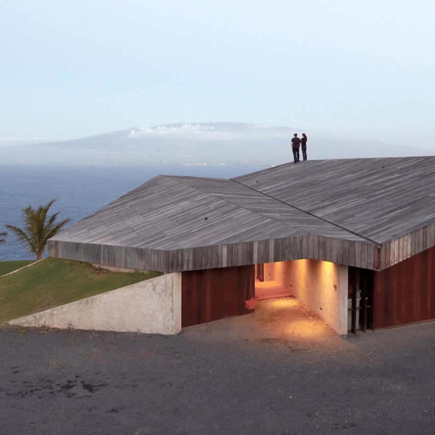 Clifftop House on Maui by Dekleva Gregorič Arhitekti