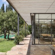 Glass walls and covered walkways intertwine Israeli house and garden