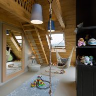 Mountain cottage by HOLA Design Studio