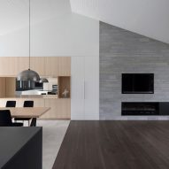 Naturehumaine updates mid-century Prairie House with minimalist interiors