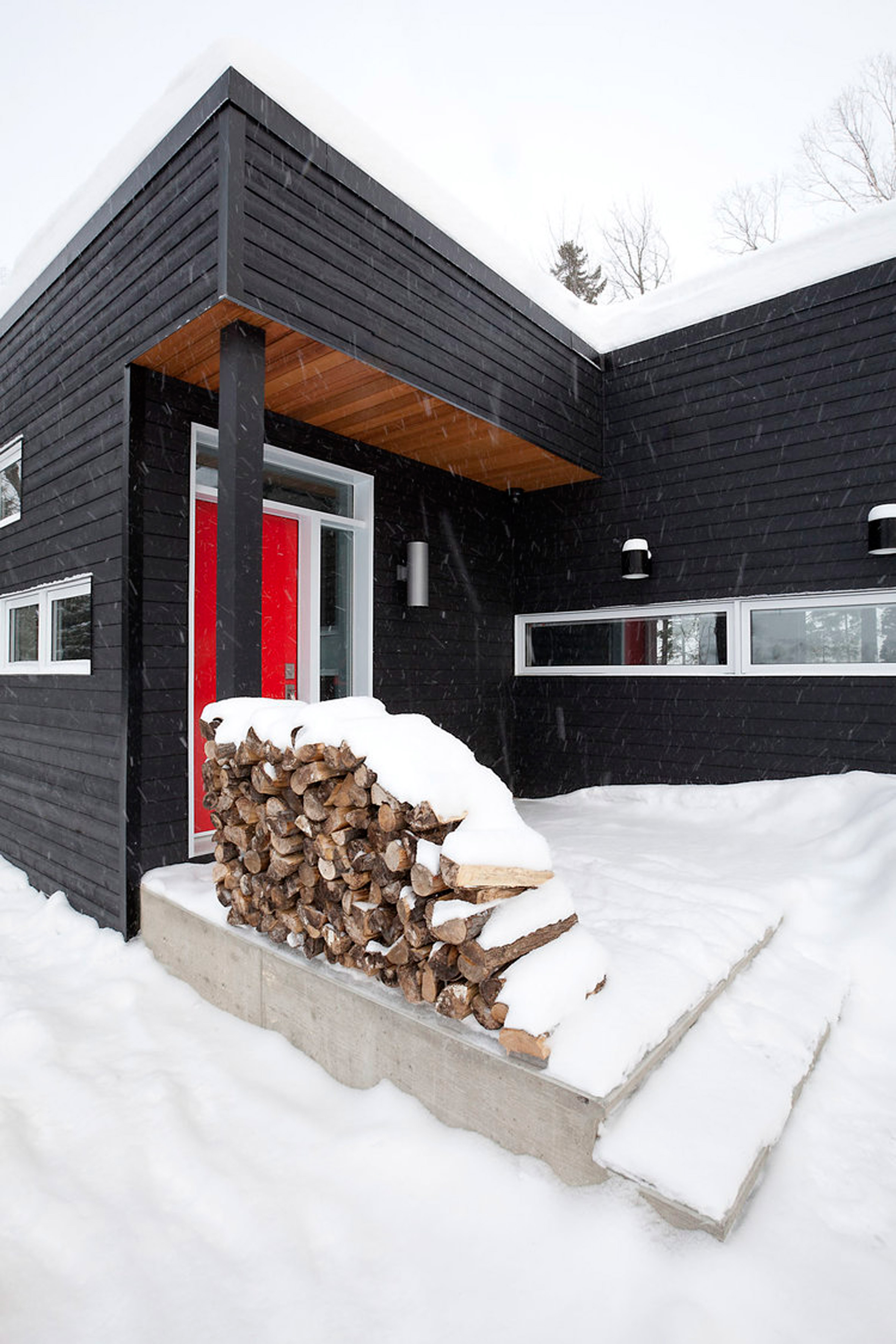 Ski lodge by Kl.tz Design and DKA Architecte