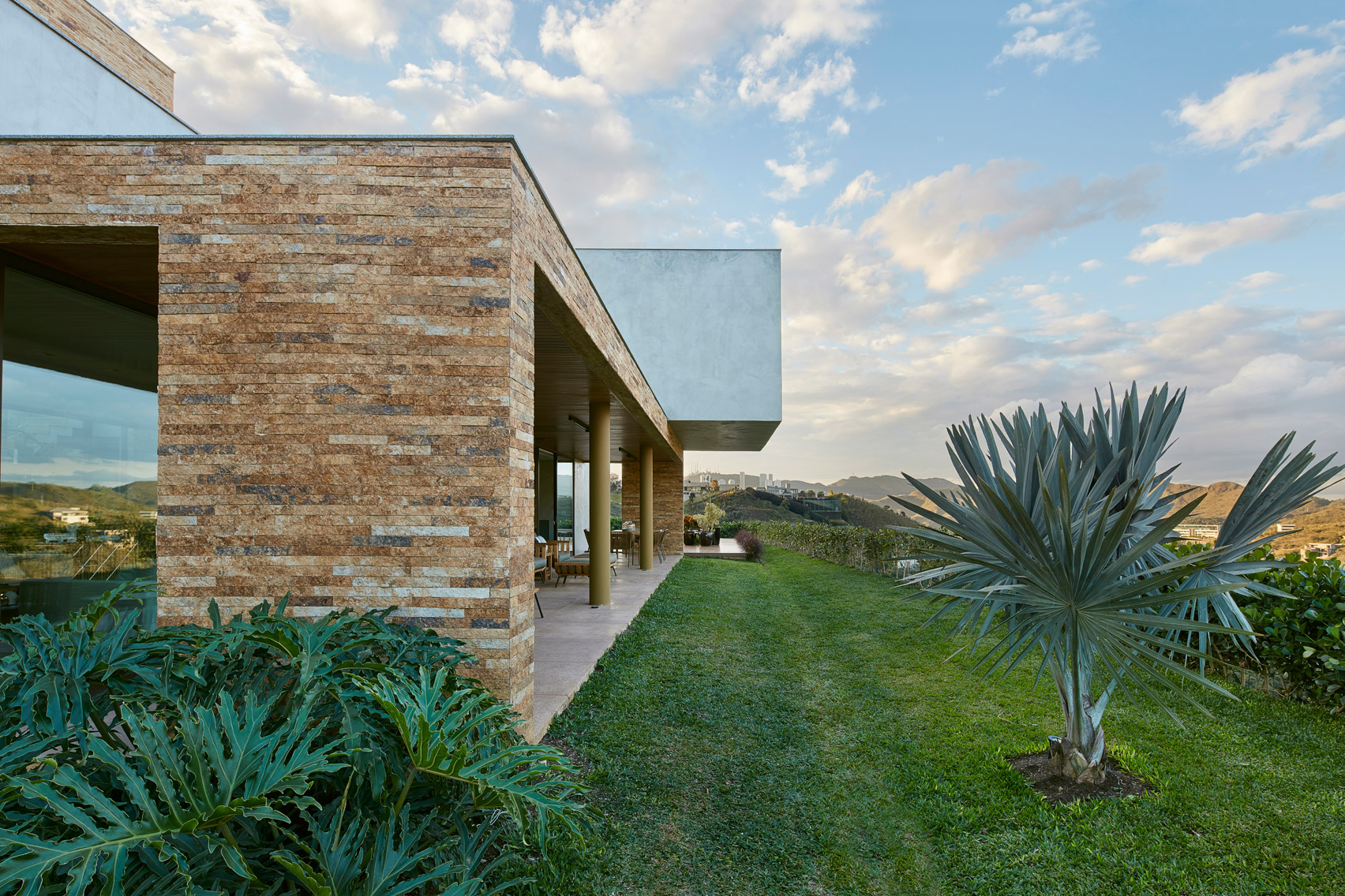 Valley House by David Guerra