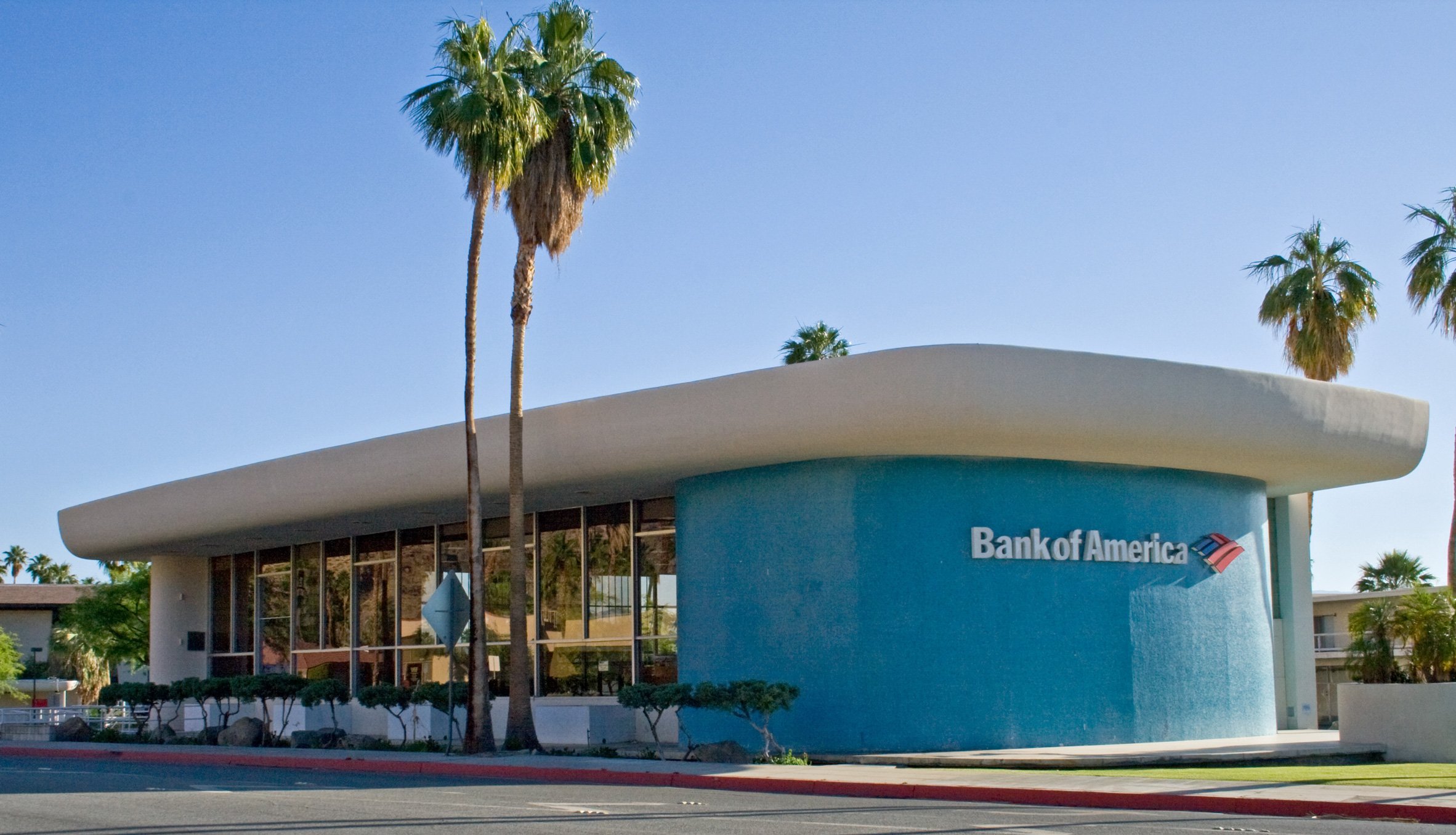 Modernist Bank of America in Palm Springs is modelled on a Le Corbusier chapel
