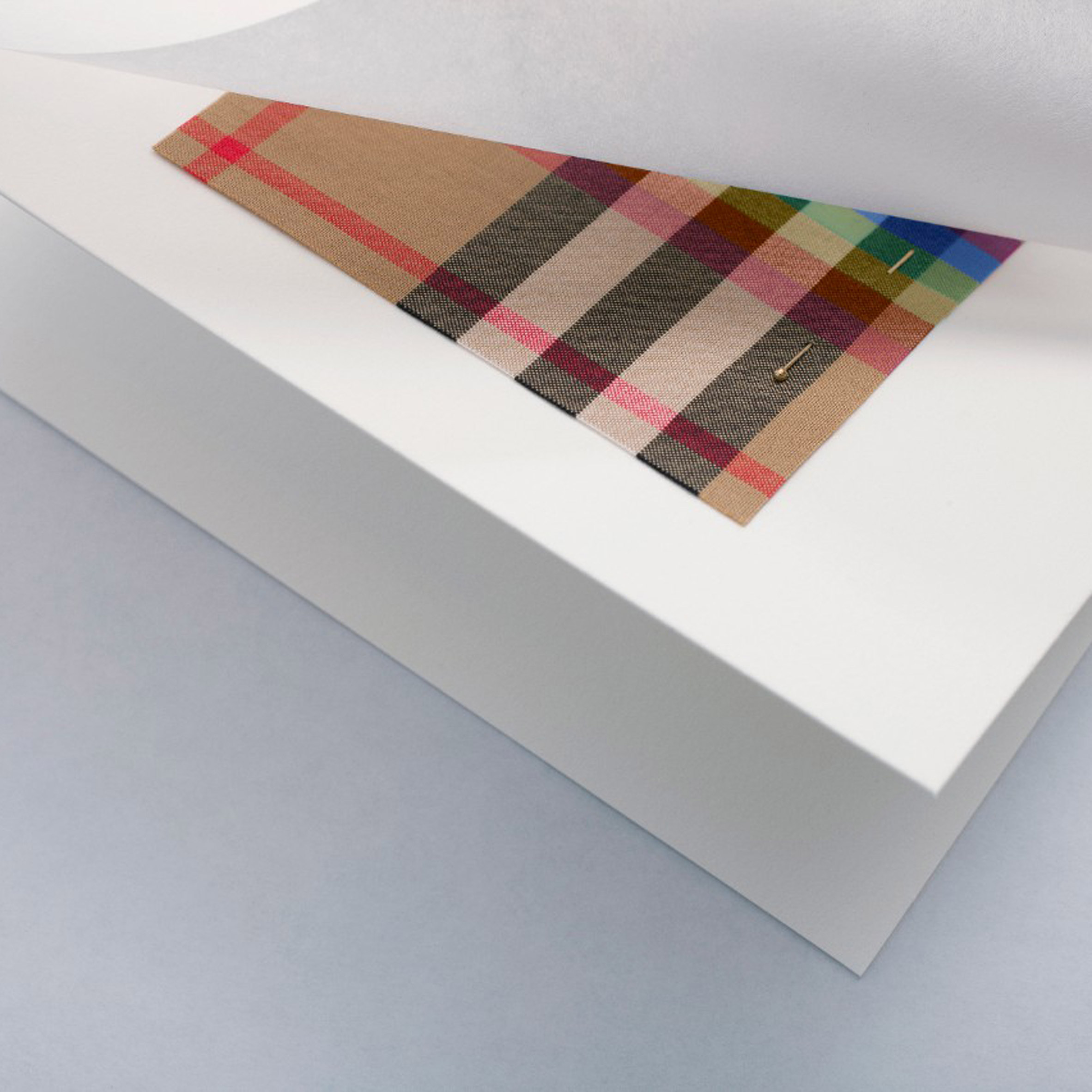 Betydning krise aIDS Burberry creates a rainbow tartan in support of LGBT charities