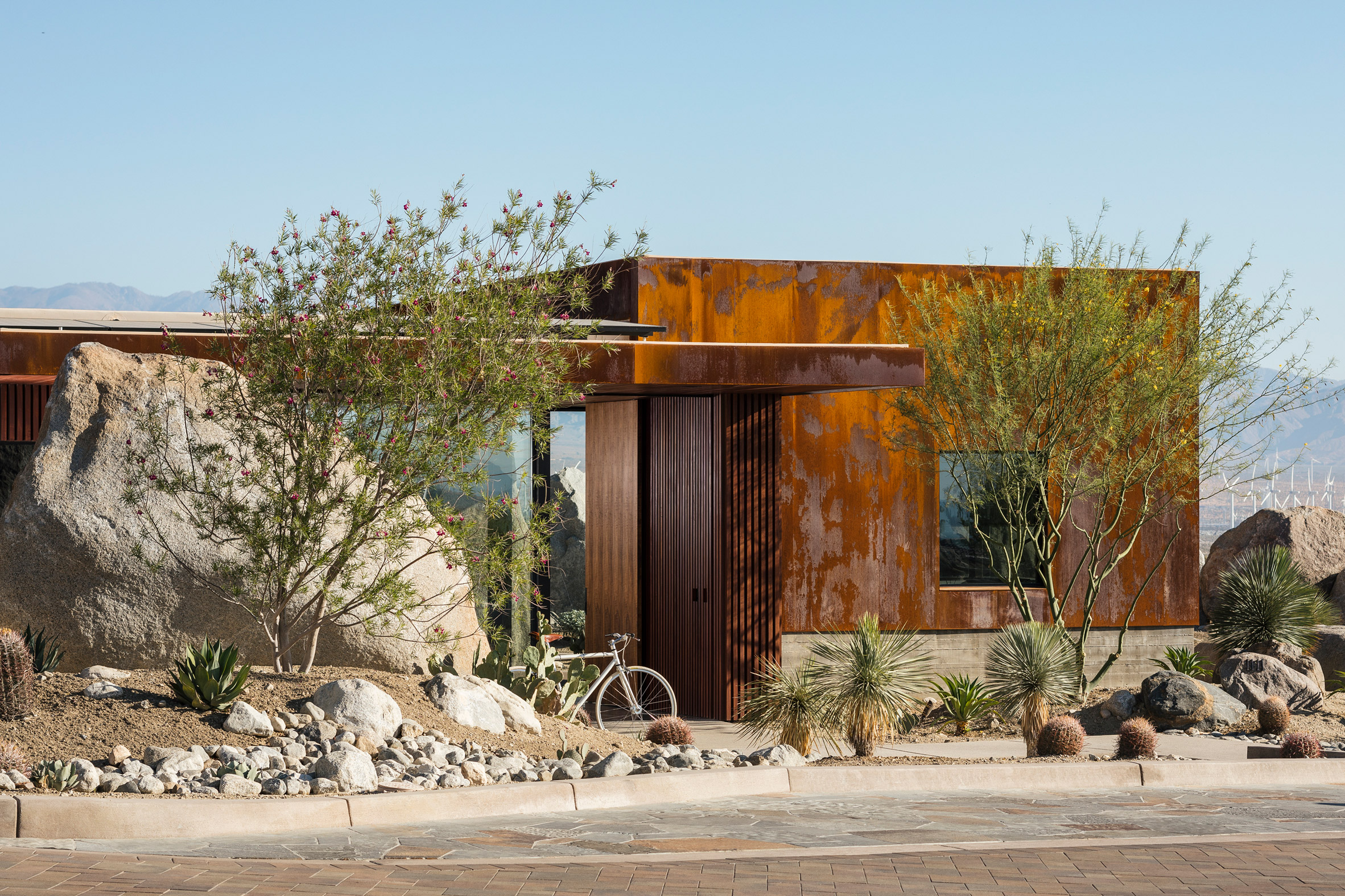 Desert Palisades Guardhouse by Studio AR+D