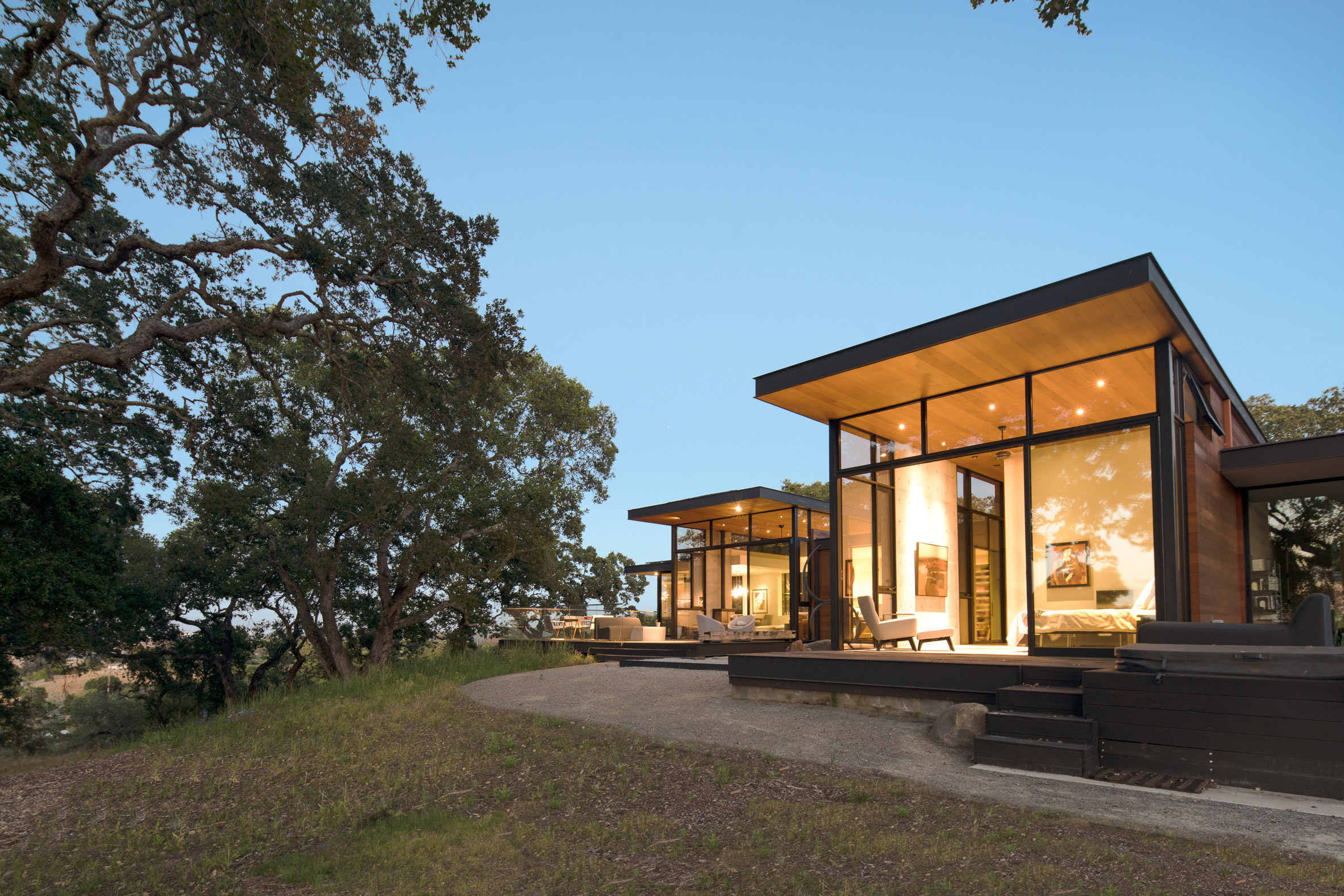 Oak trees inform design of northern California home by Field Architecture