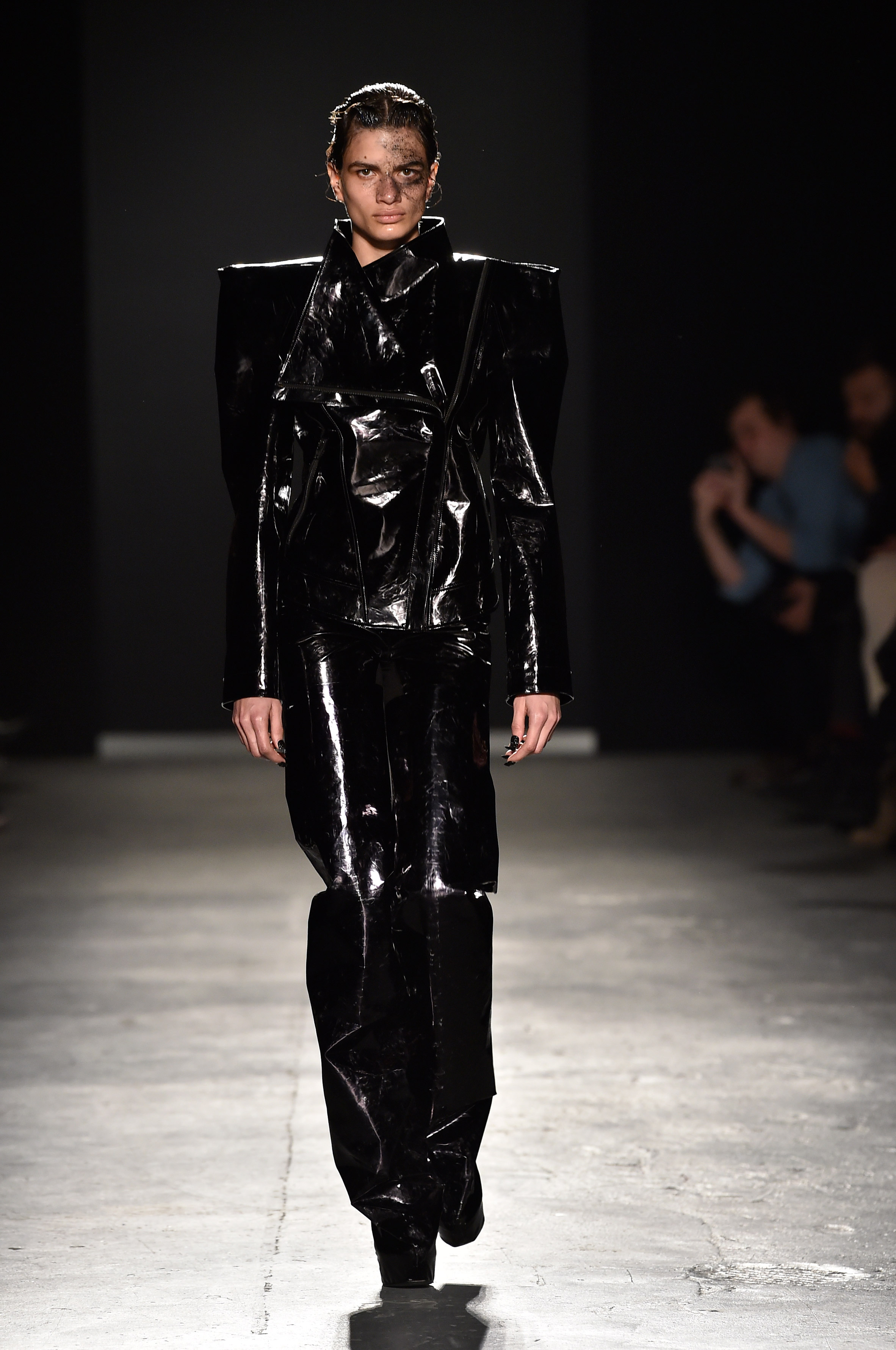 Gareth Pugh revisits 1980s power dressing with latest collection