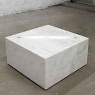 Castor's marble block illuminates tube light without metal contact