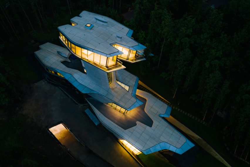 Zaha Hadid's only house finally completes in Russian forest