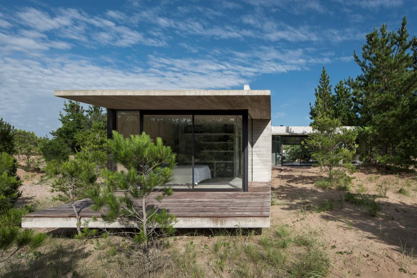 Equestrian House by Luciano Kruk Arquitectos