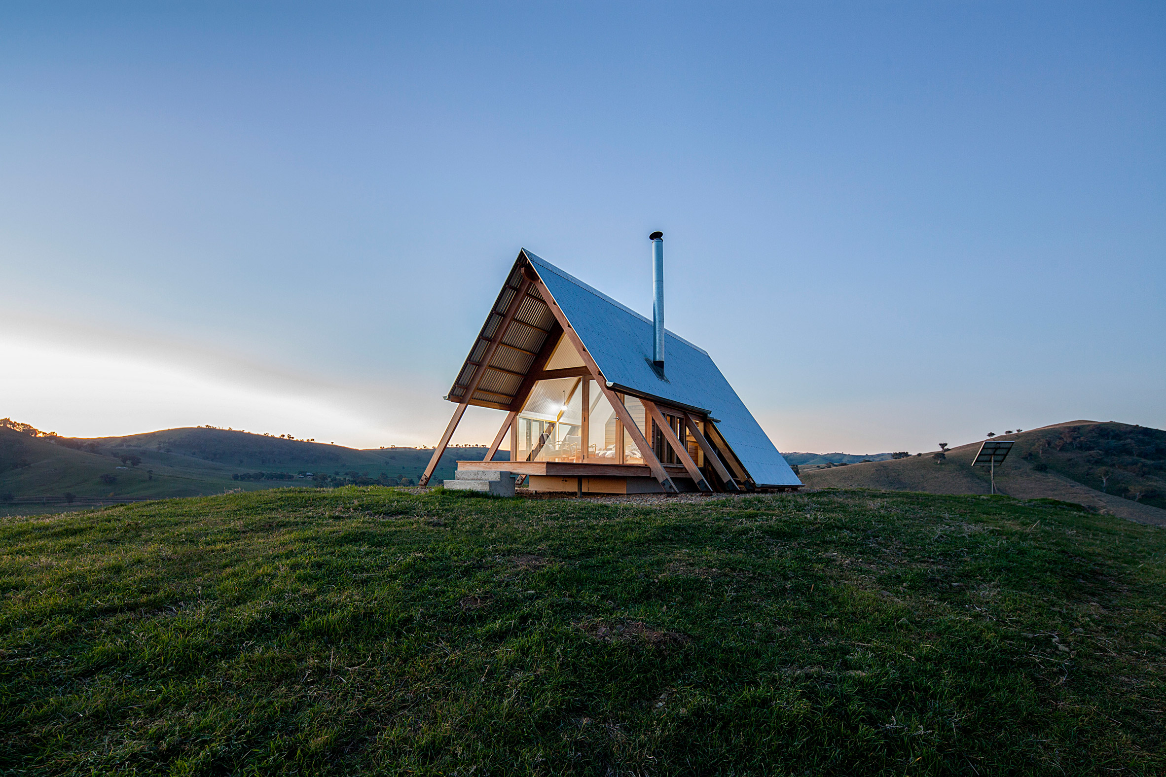 Remote Airbnb hut offers holidaymakers vistas over the Kimo Valley