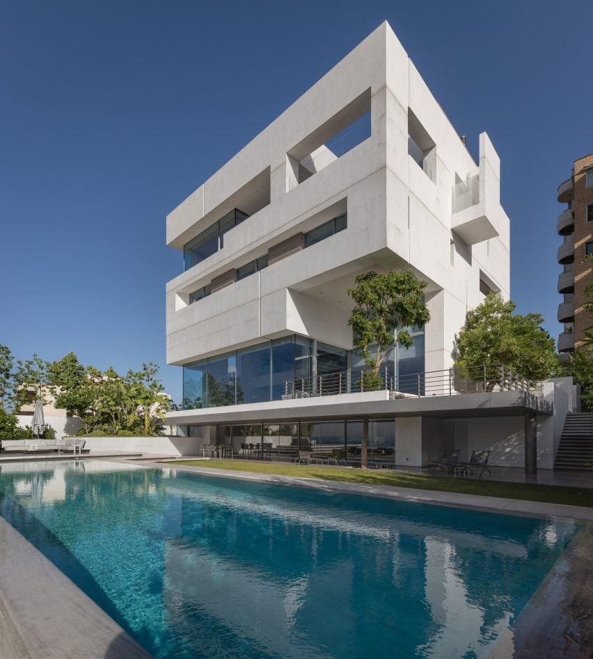Victrocsa promo - AZ House by Nabil Gholam Architects