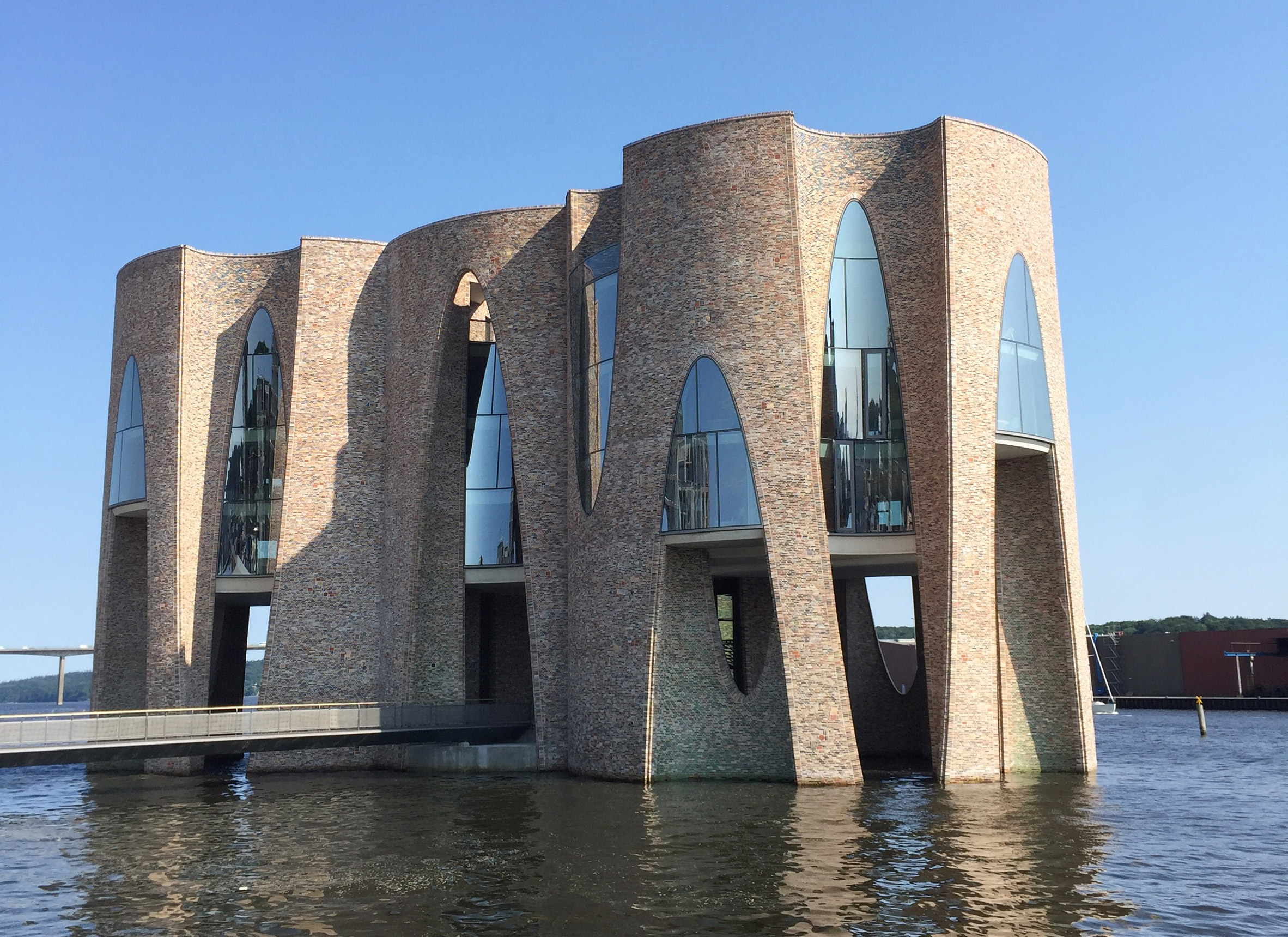 Måge rustfri supplere Olafur Eliasson's first building is a castle-like office in a Danish fjord