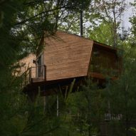 Antony Gibbon builds stilted wooden treehouse in Upstate New York forest