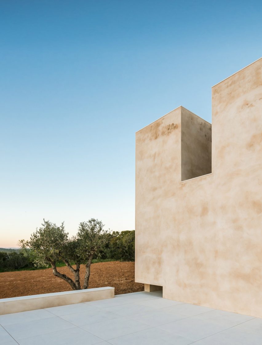 Álvaro Siza builds Capela do Monte chapel for new off-grid retreat in the Algarve
