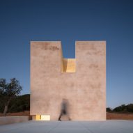 Álvaro Siza builds Capela do Monte chapel for off-grid retreat in the Algarve