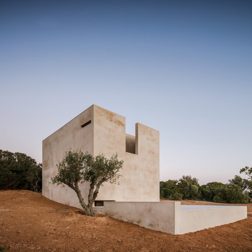 Álvaro Siza builds Capela do Monte chapel for new off-grid retreat in the Algarve