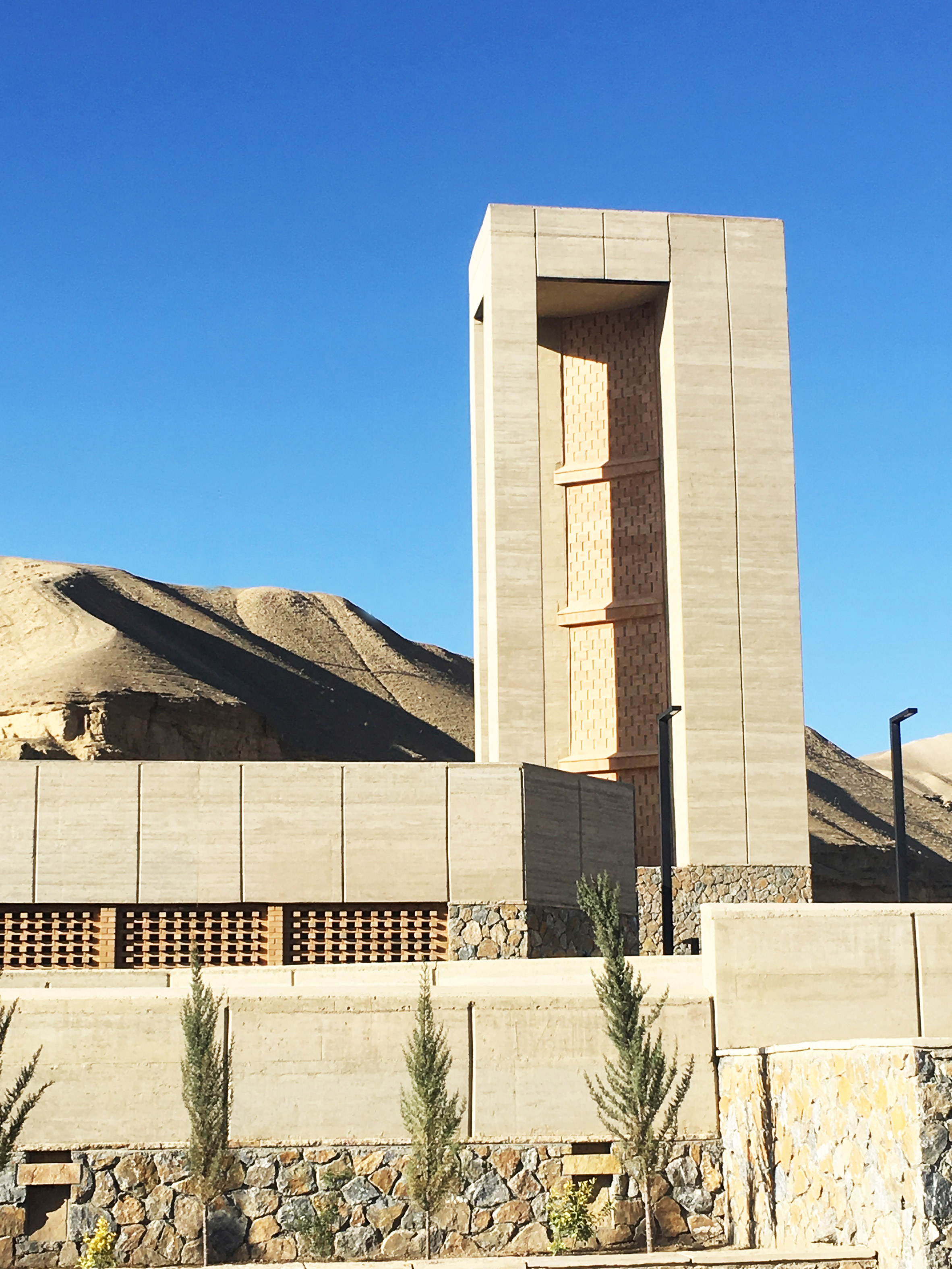 Arcop arranges Afghan hospital around public and private courtyards