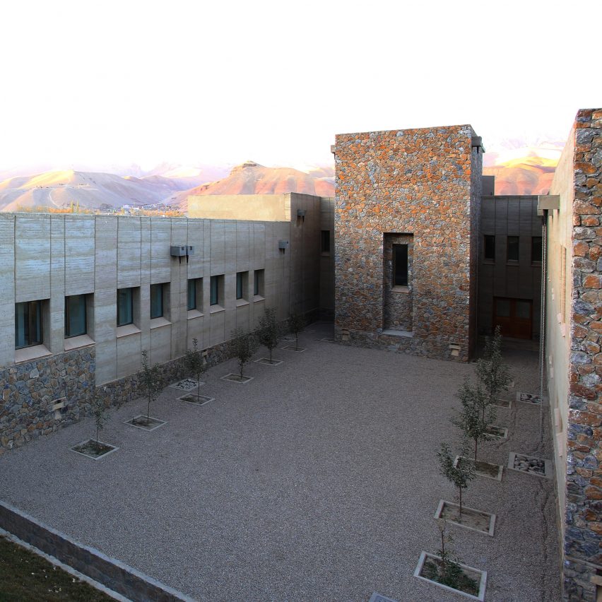 Arcop arranges Afghan hospital around public and private courtyards