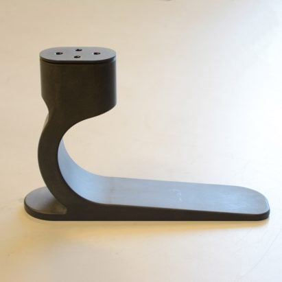 Los ingenieros de MIT crean un pie protésico de bajo costo que se aproxima al paso natural