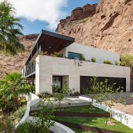 Red Rocks house by The Ranch Mine nestles into Arizona mountainside