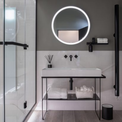 Sieger Design crea un pequeño spa hogareño que se adapta a micro apartamentos