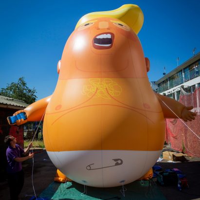 El alcalde de Londres aprueba el vuelo del dirigible Trump Baby sobre Londres