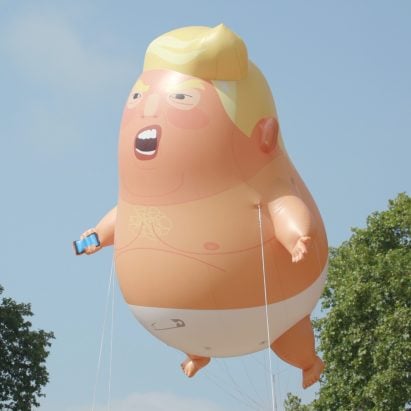 Baby blimp "dando a Trump el sabor de su propia medicina", dice el diseñador Matt Bonner