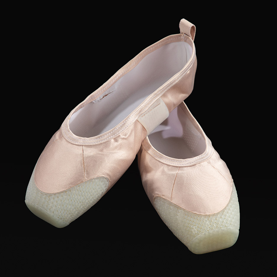 opstrøms nogle få omvendt P-rouette is a 3D-printed ballet shoe designed to reduce pain felt by the  dancer